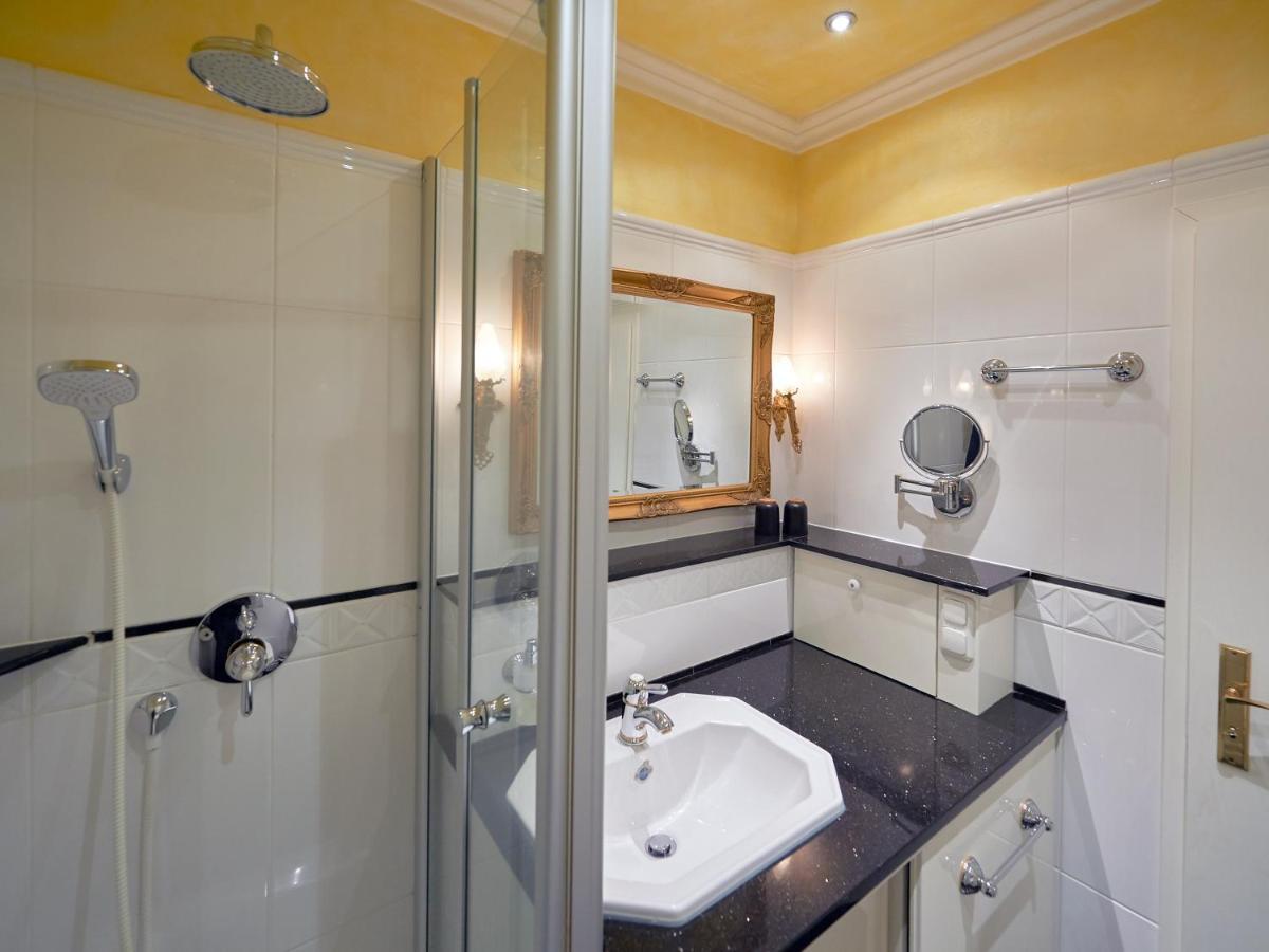 Jugendglueck - Gelbe Rose Apartment Ostseebad Binz