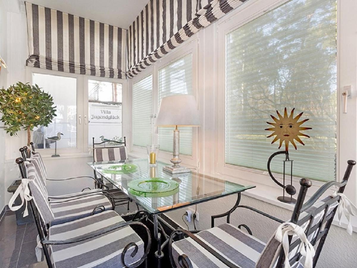 Apartment Jugendglueck - Gelbe Rose