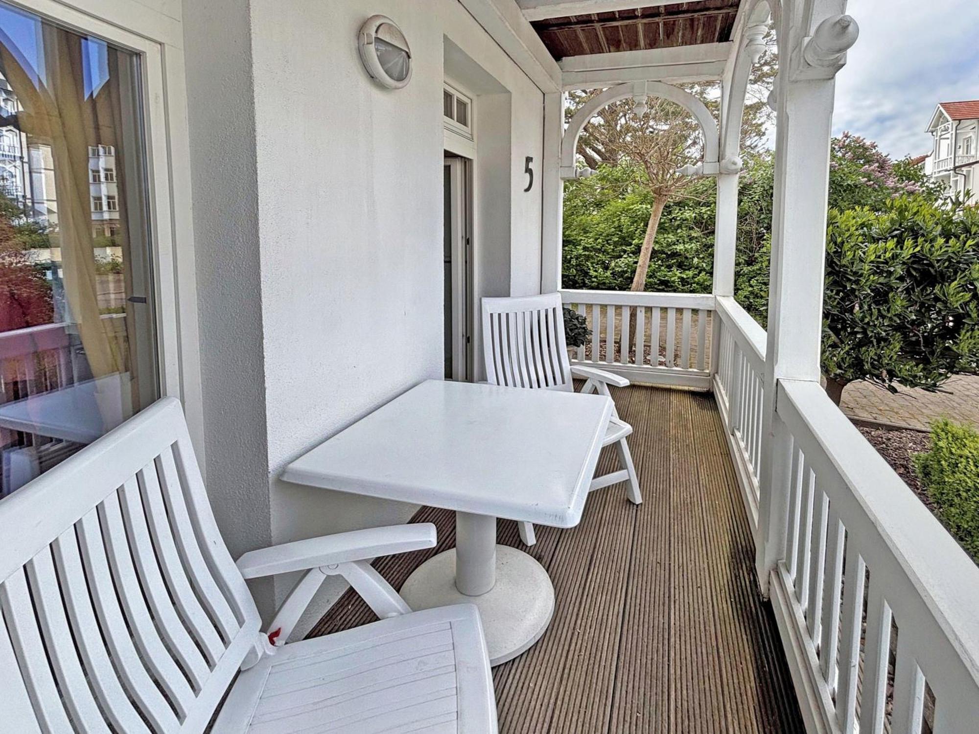 Jugendglueck - Gelbe Rose Apartment Binz