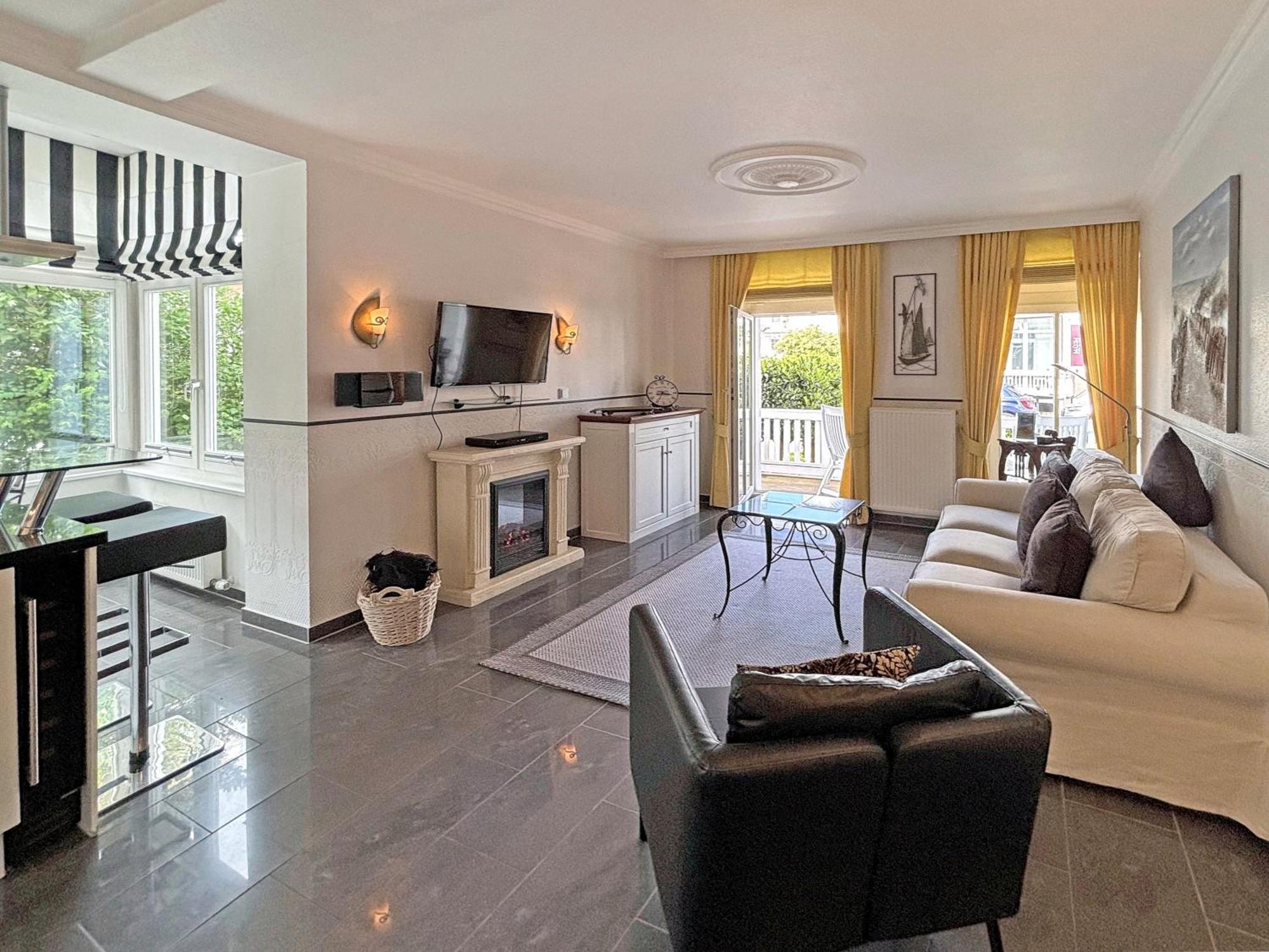 Apartment Jugendglueck - Gelbe Rose