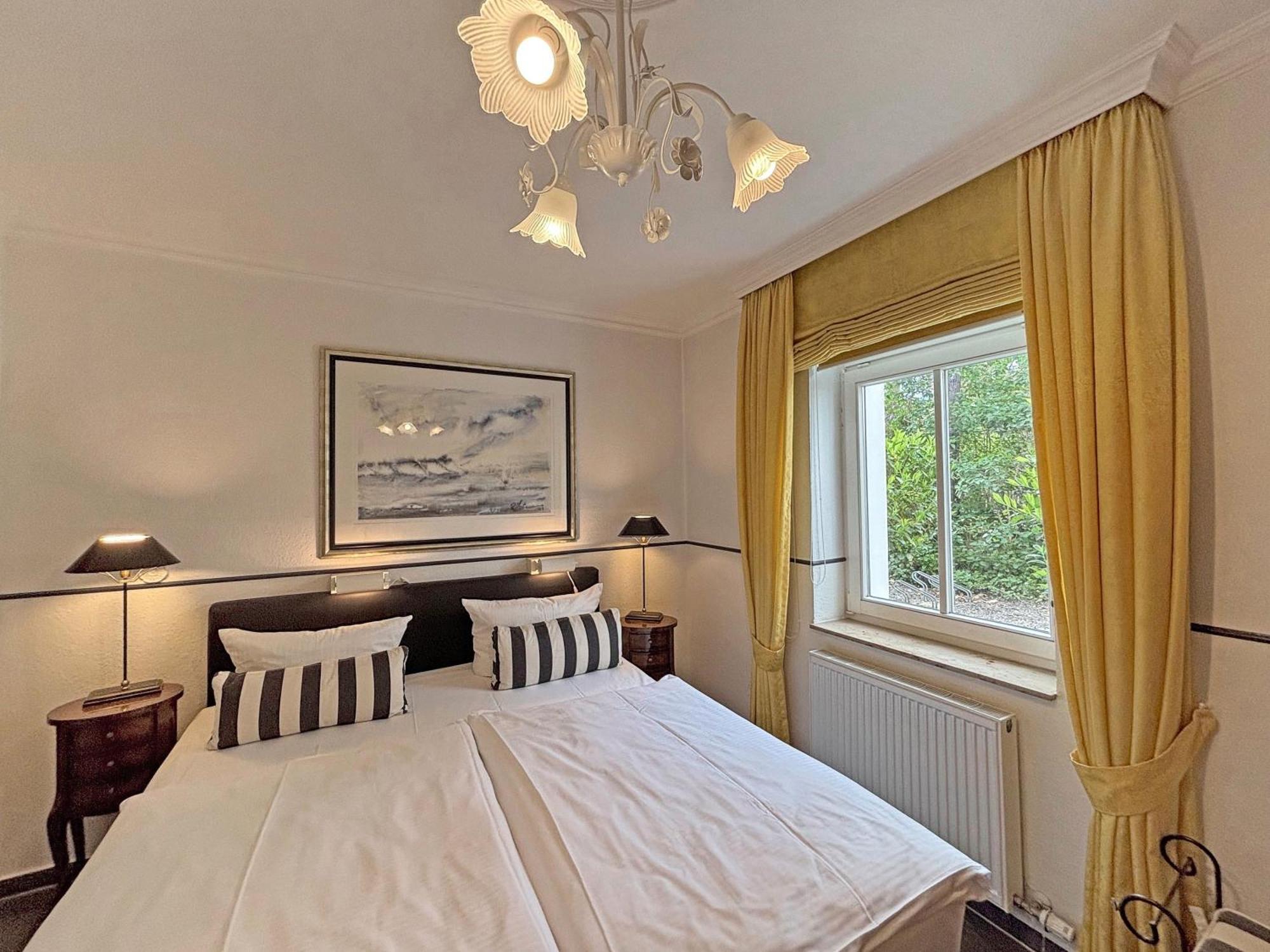 Jugendglueck - Gelbe Rose Apartment